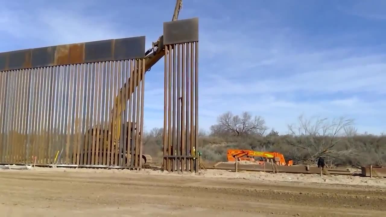 ⚡️Texas Governor Greg Abbott says Texas is continuing to build the wall.