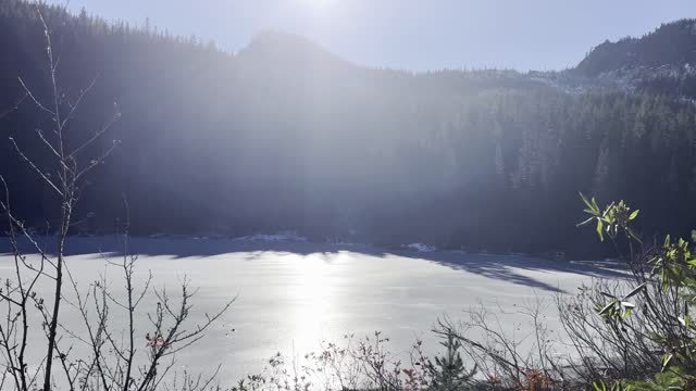 SHADOW and LIGHT on BEAUTIFUL FROZEN Mirror Lake! – Mount Hood – Oregon – 4K