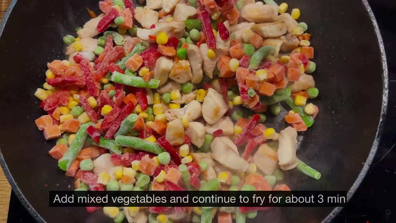 Stir fry chicken with vegetables in soy sauce