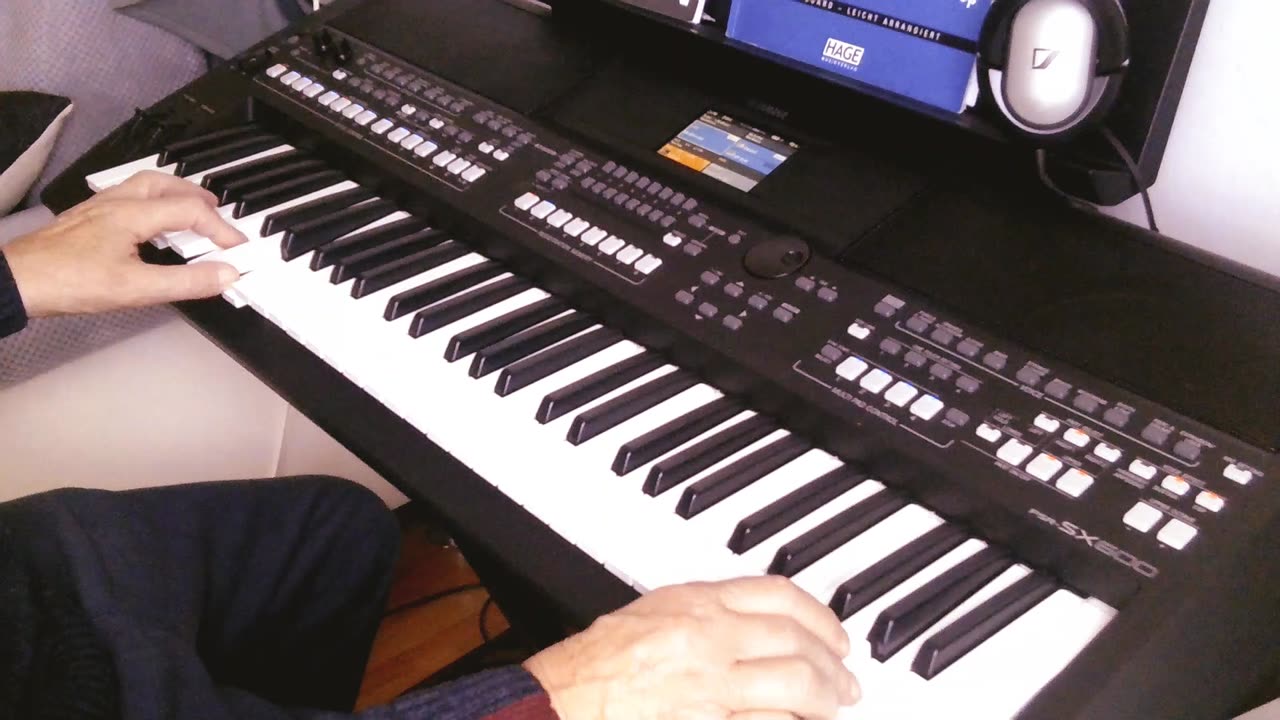 Blue spanish eyes (Engelbert Humperdinck) cover by Henry, Yamaha PSR SX600