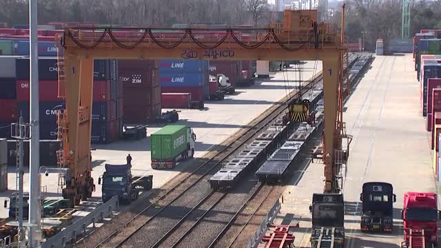 'We're not your enemy', say Korean truckers on strike