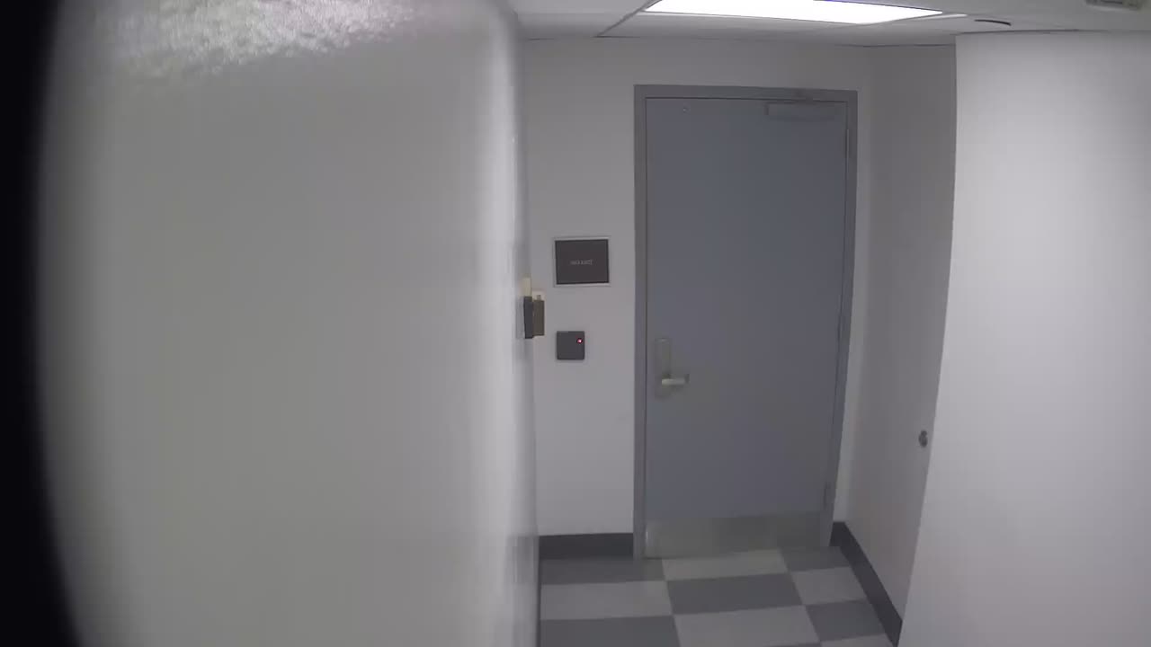 6141RHOBG1G101DStairwayLobbyEntry_2021-01-06_10h00min02s947ms.mp4