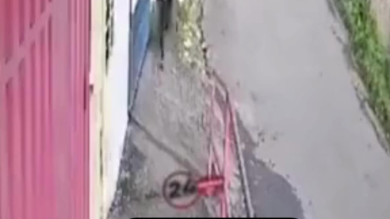 EM CASO DE PERIGO... | In case of danger... run like a girl!