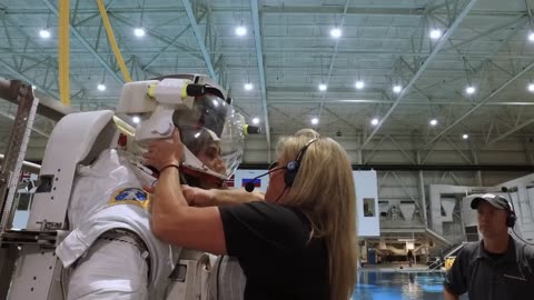 Nasa crew space tour tailer