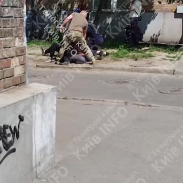 In Kiev, mobilisation is still voluntary... ;)