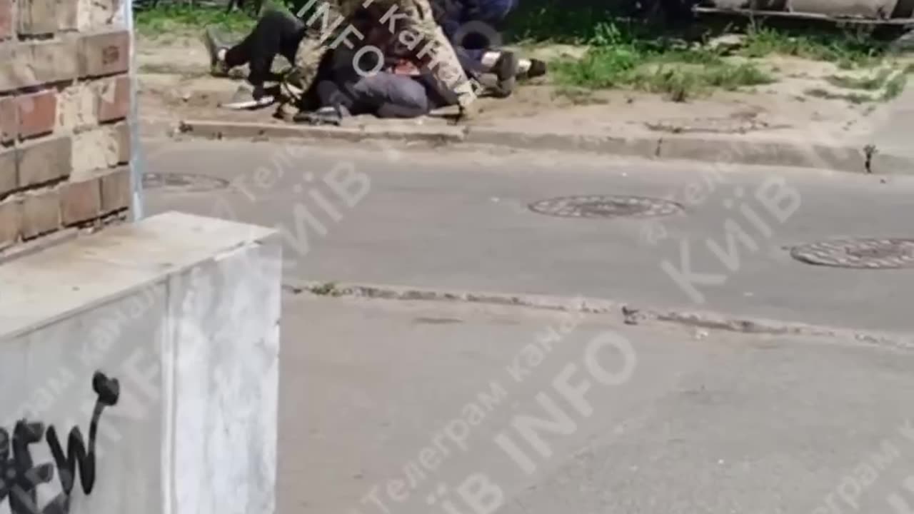 In Kiev, mobilisation is still voluntary... ;)