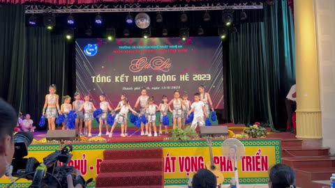 MY DAUGHTER NAMED MAI HOA'S DANCING PERFORMANCE