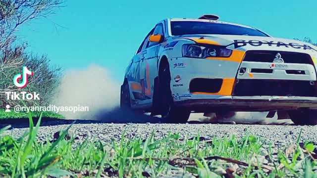Record slow motion rally Cars