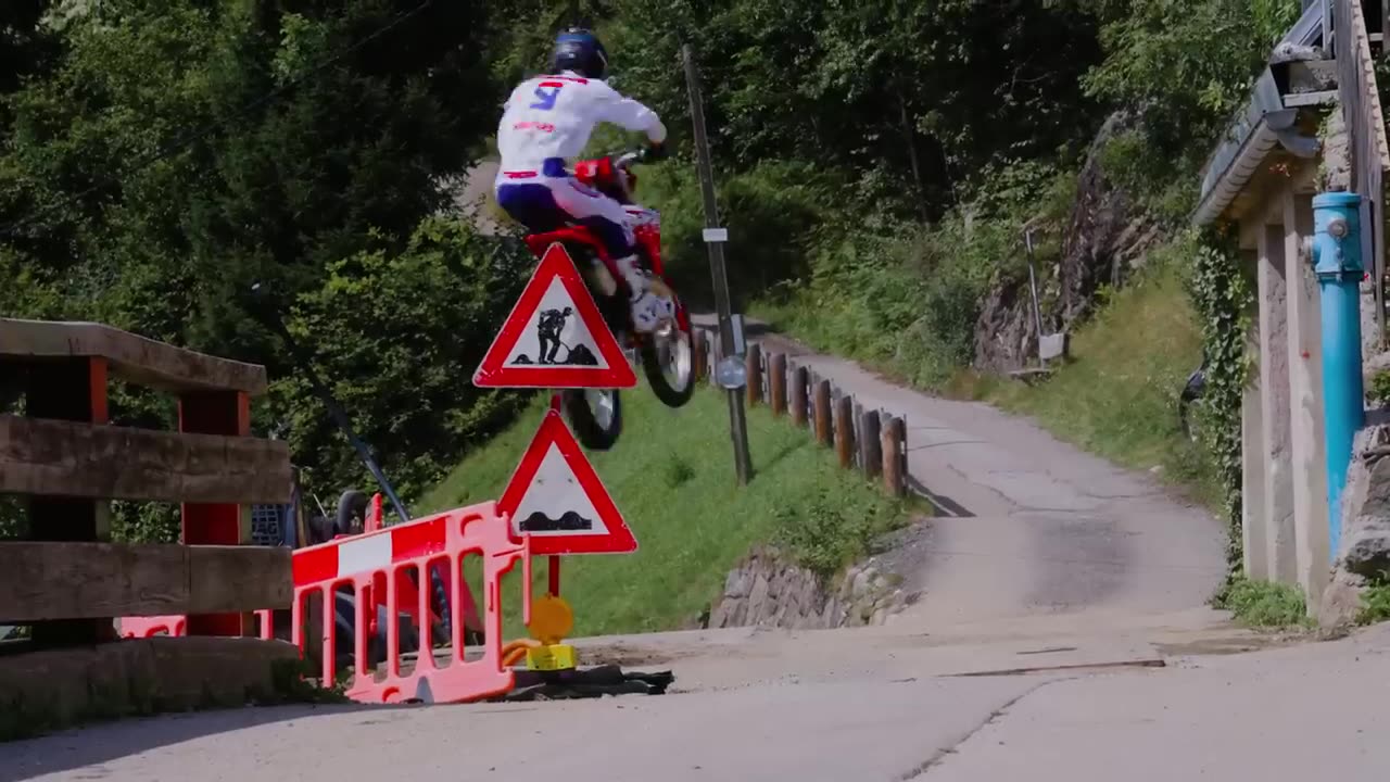DAILY GRIND - Urban Motocross Riding