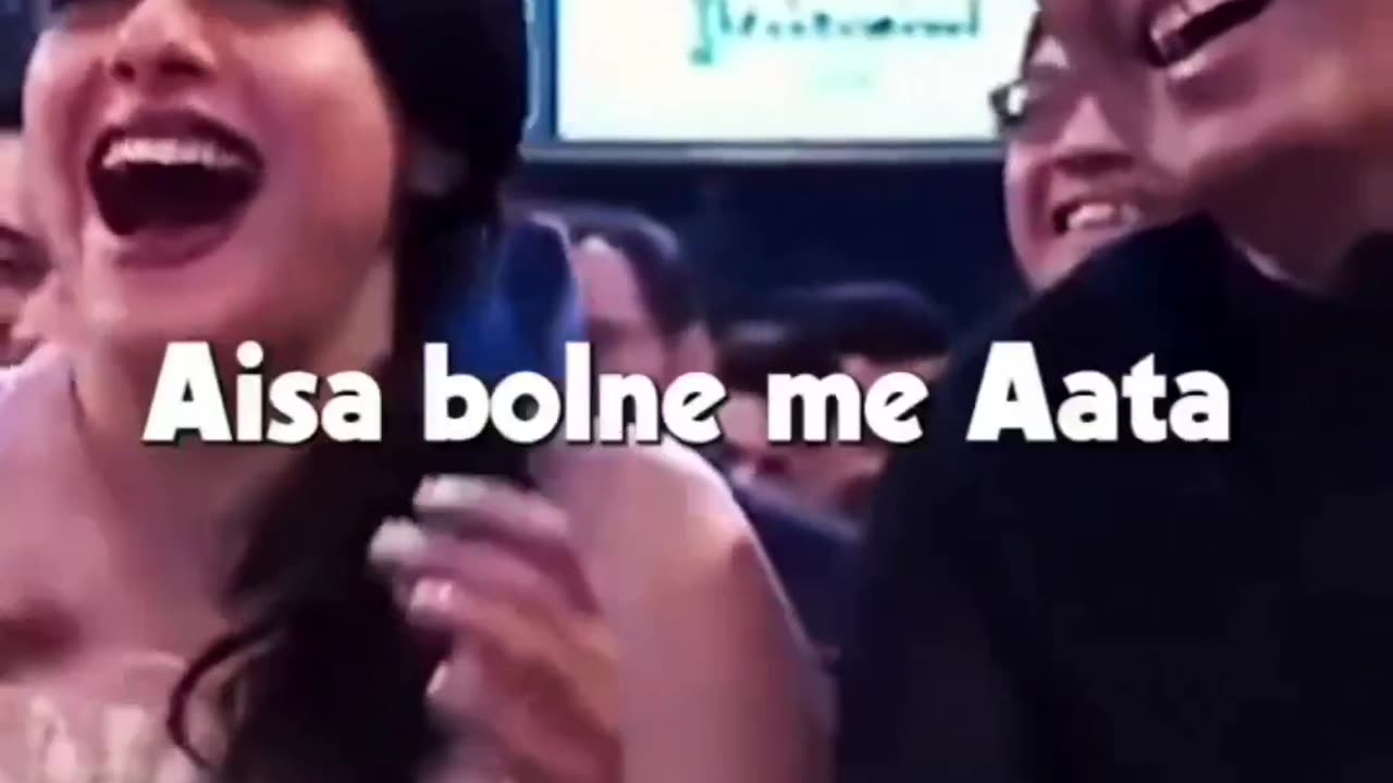 Alia ko thigh khana pasand he 🤣🤣