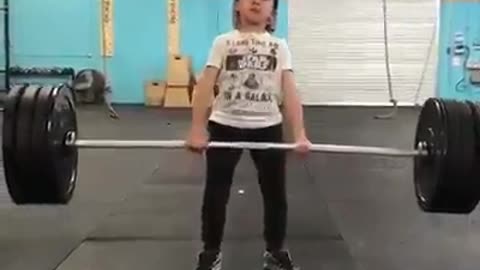 gym motivation you have never seen a small boy can lift so much weigh!!!!!!!!