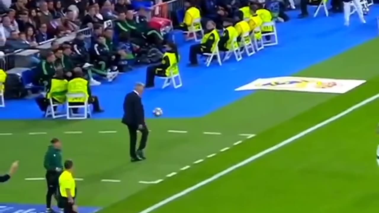 Amazing Football Managers Crazy skills!!!