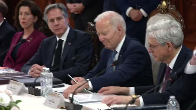 Pres. Biden stays silent when questioned about classified documents