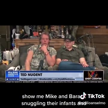 Show me a picture of MIKE OBAMA pregnant?