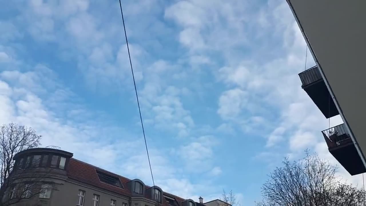 Himmel in Berlin am 21.02.2023 um 15:22 Uhr
