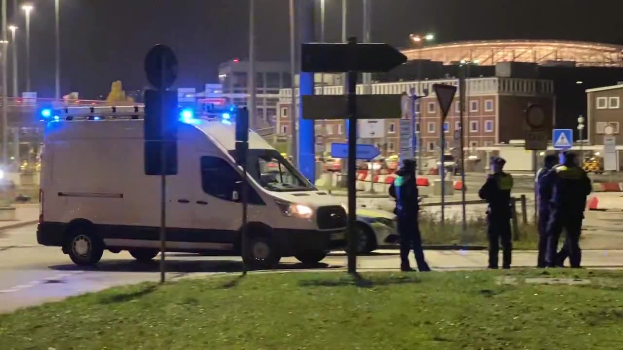 Armed man races through security barrier at Hamburg Airport State and federal police deployed