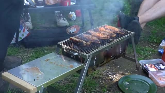 Who loves a good feast on the bank 🍖