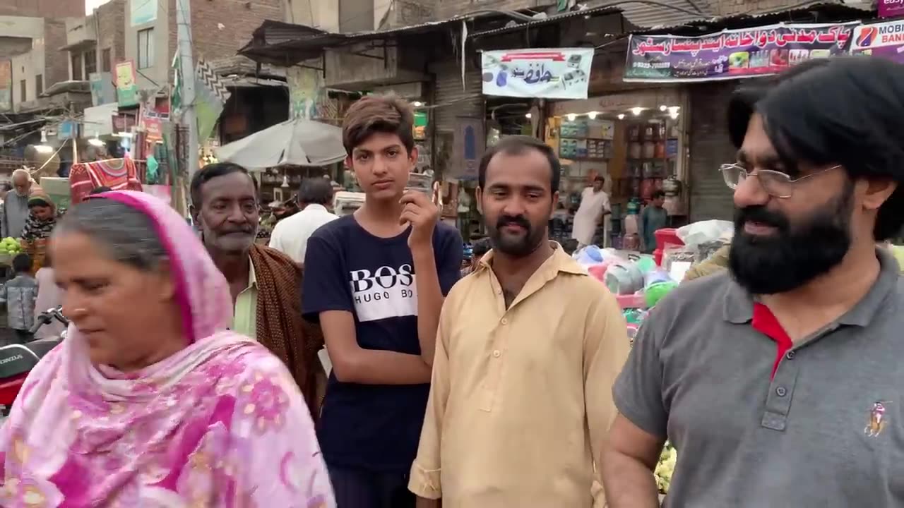 POOR PEOPLE ARE CRYING IN PAKISTAN FOR FOOD _ ANGRY PUBLIC REACTION