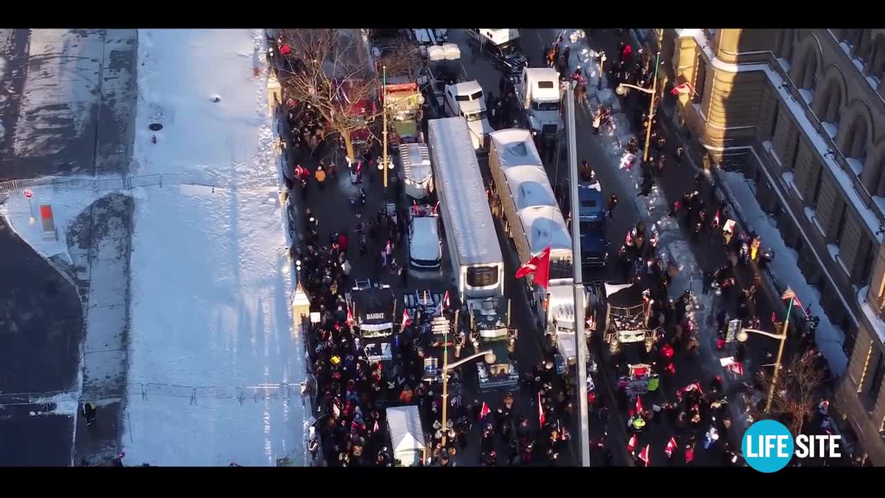 North Bound And Down! CA. Truckers Continue PEACEFULLY Protesting in Ottawa Despite Threats!