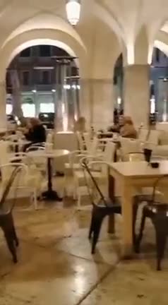 Restaurants requiring "Covid passports" empty as Italians wine and dine in the streets instead 🥂