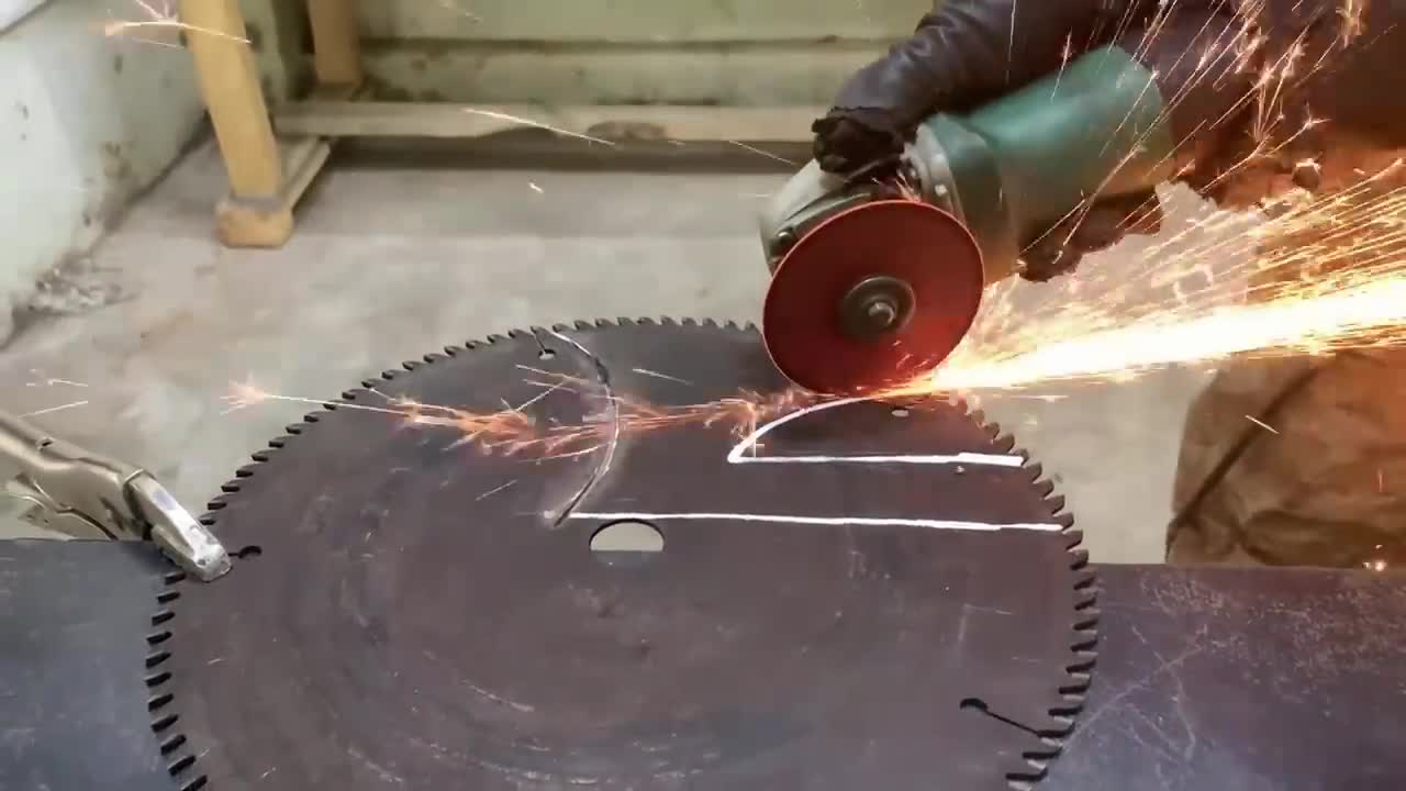 My Forge - Broken Saw Blade / Beautiful Ax Maker