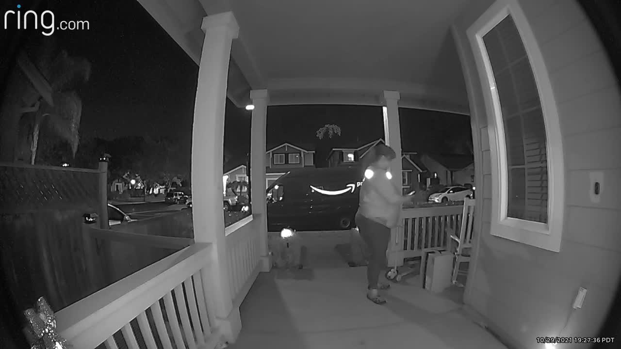 Hilarious Delivery caught on Camera