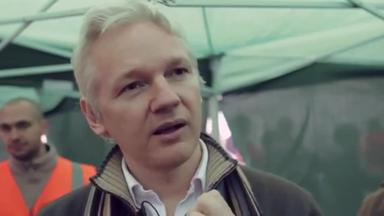 Free Julian Assange!!