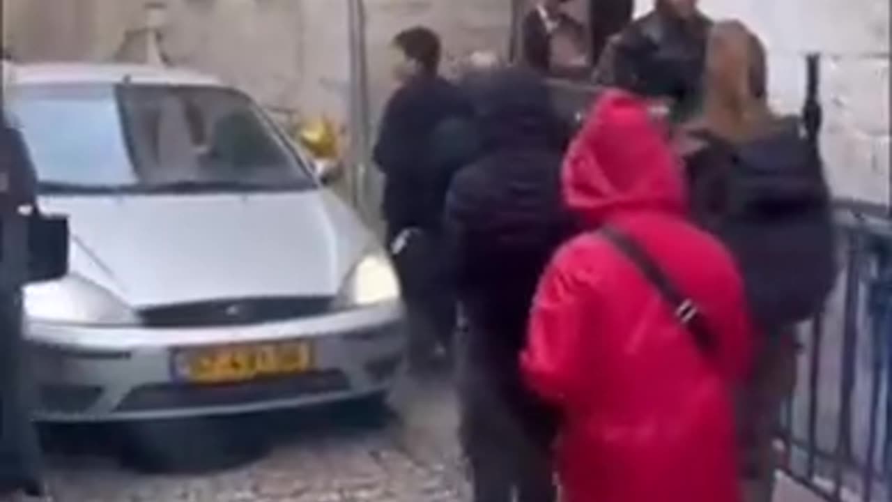 Israele: sionisti sputano su suore