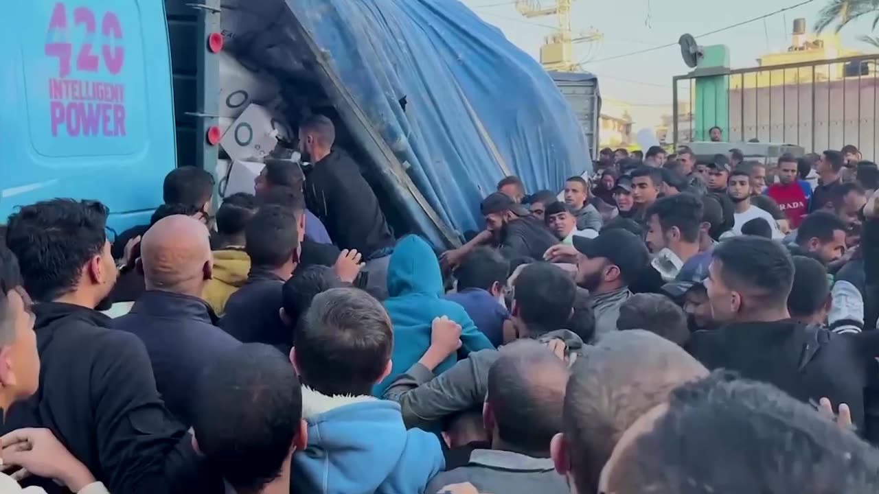 Gazans scramble for drinking water from aid trucks