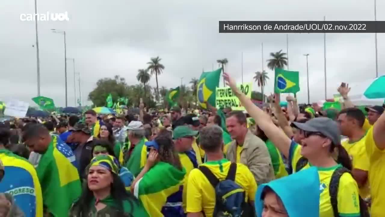 Bolsonaristas pedem intervenção e que Exército 'saia do quartel' em Brasília