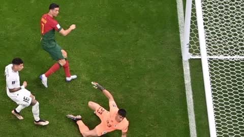 🤣Cristiano Ronaldo celebrated as if he had given Portugal the lead, but Bruno Fernandes goal