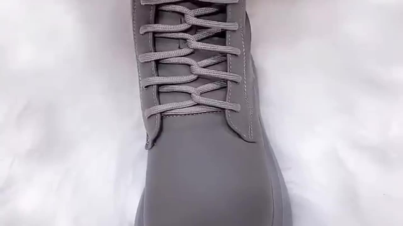 How to tie shoelaces