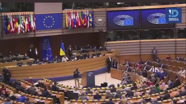 GERMAN EU Rep. Christine Anderson decimates Justin Trudeau
