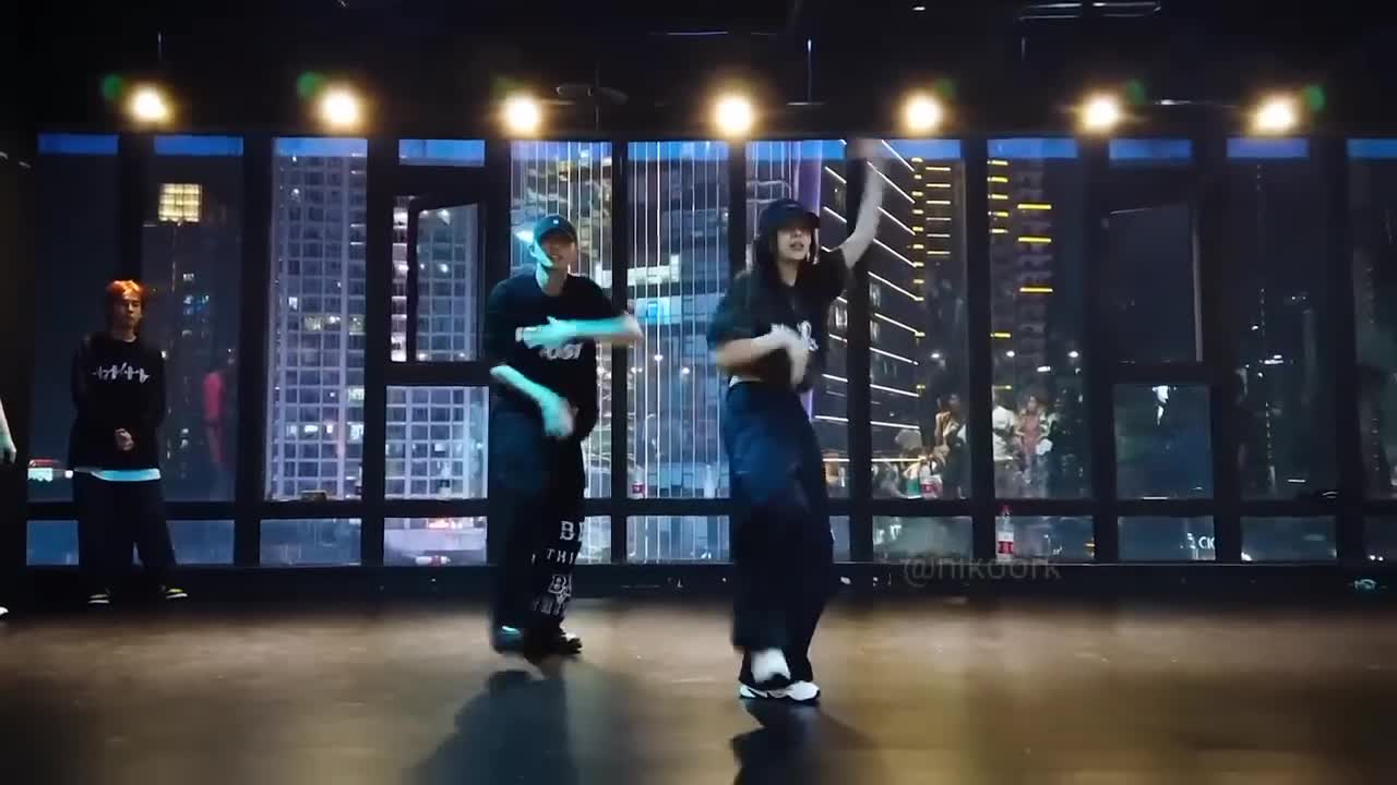 Shape of You - Ed Sheeran - 小橘 x 社长 Choreography - Nikoork_抖音