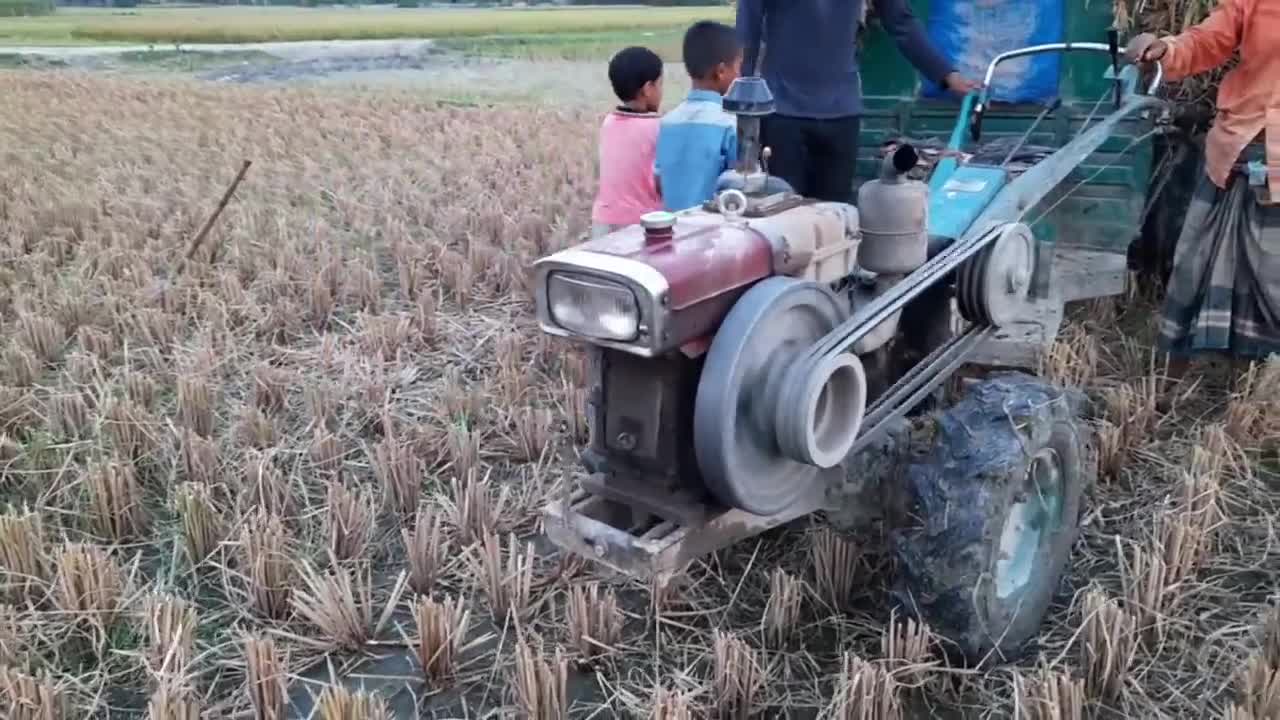 Small boy starting power tiller _ How to start power tiller _