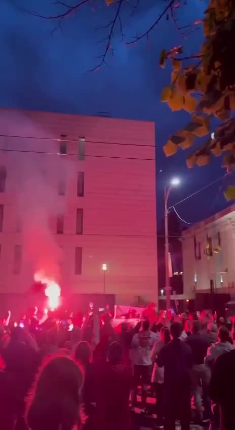 Serb protesters in support of the Kosovo