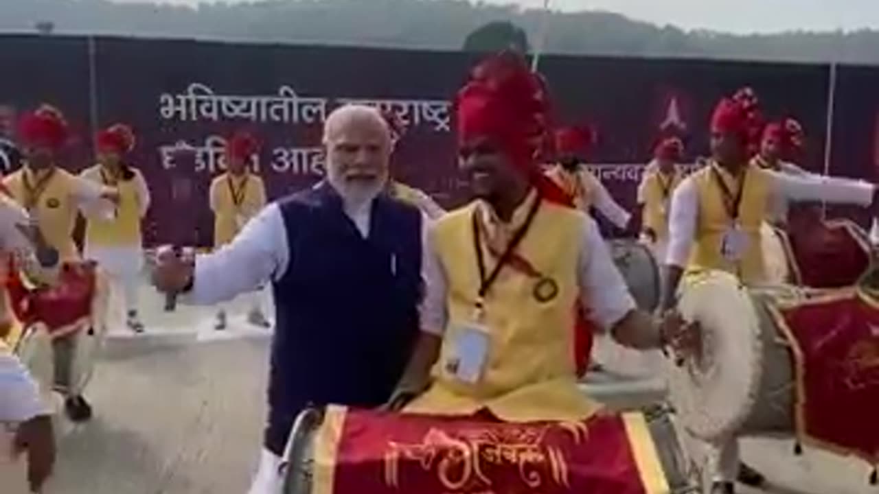 PM Modi gets a traditional welcome in Nagpur!