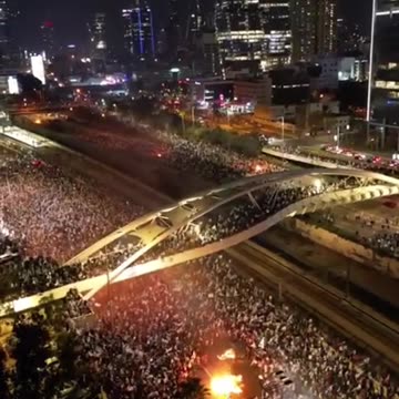 Israeli's are standing up against their government, and they mean it. Look at this footage.