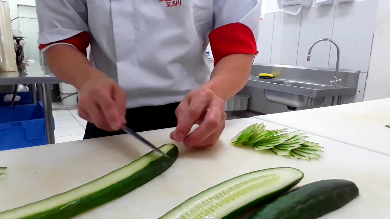 COMO FAZER LEQUE DE PEPINO - DECORAÇÃO Ryan Sushi