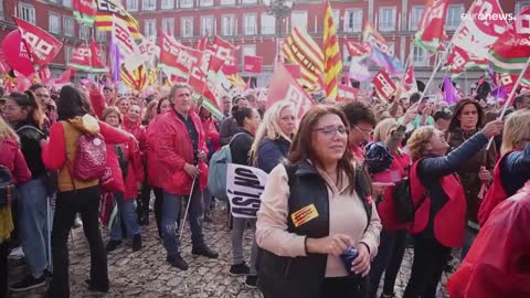 Spain: Thousands of union members march in Madrid for higher wages and better rights