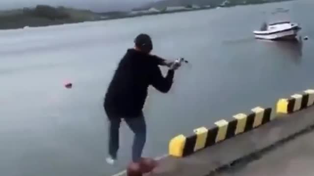 Funny people, the most hilarious attempt at fishing