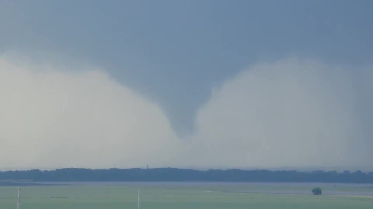 RAW Storm Chase footage - Abilene/Chapman Kansas Tornado May 25, 2016.