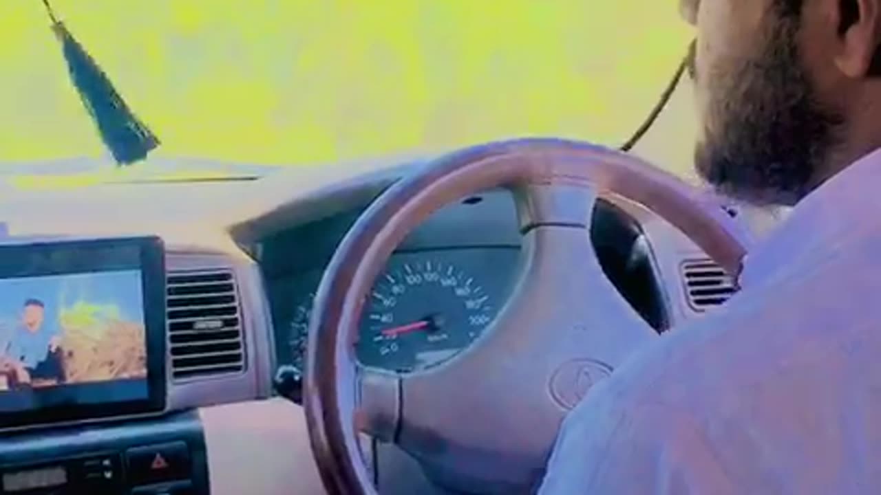 Car racing in Hills