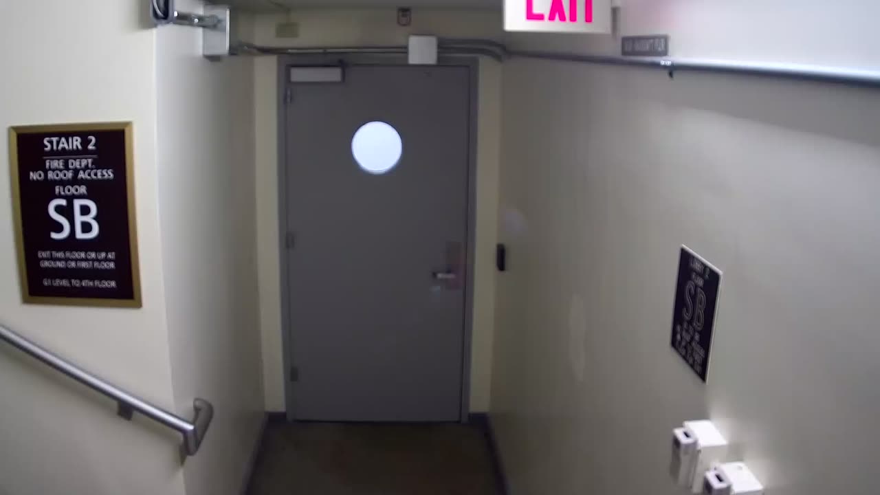 6160RHOBSBRSBST2StairwaySide_2021-01-06_05h40min00s250ms.mp4