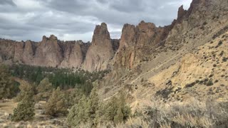 Central Oregon – Smith Rock State Park – Expansive Canyon Views – 4K