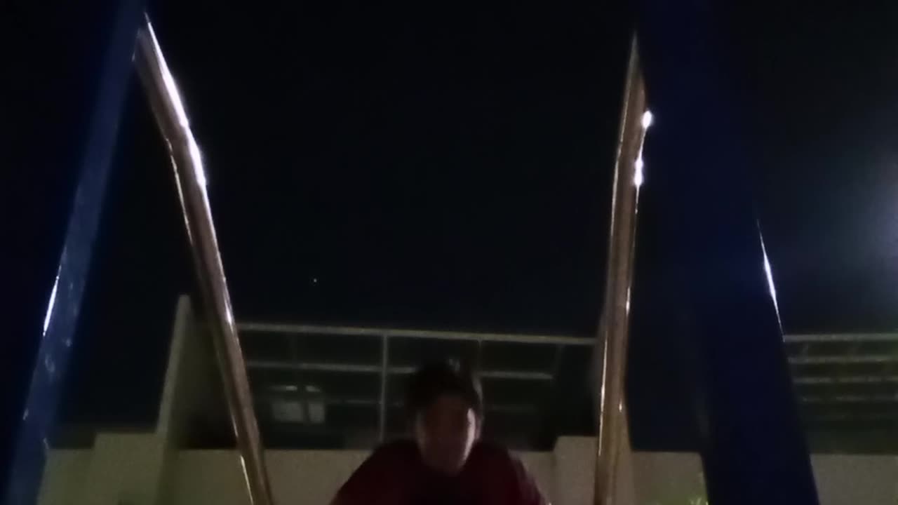Trying to do my maximum number of dips (Just learnt how to do them)