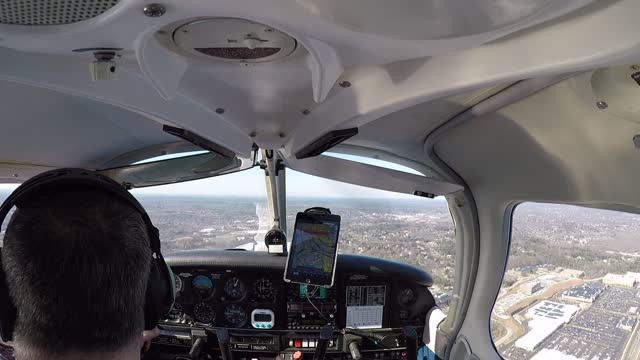 Approach to Land KOWD Runway 17