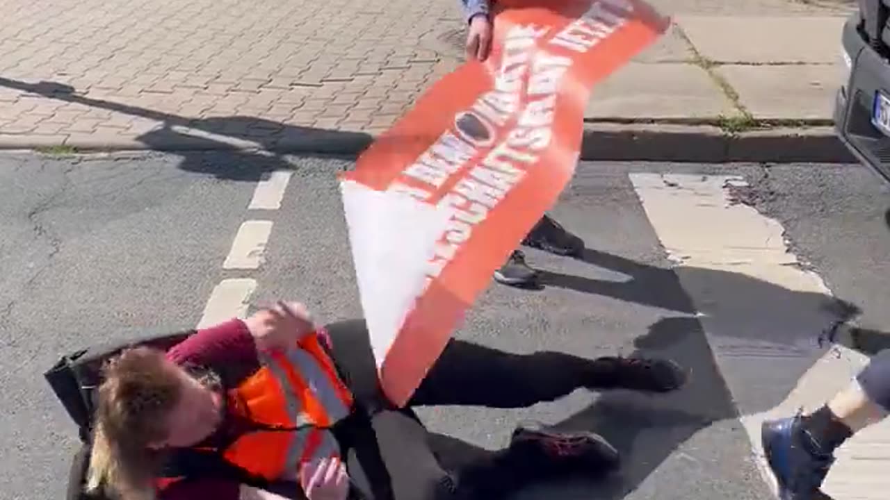 German truck driver goes berserk when his path is blocked by climate extremists