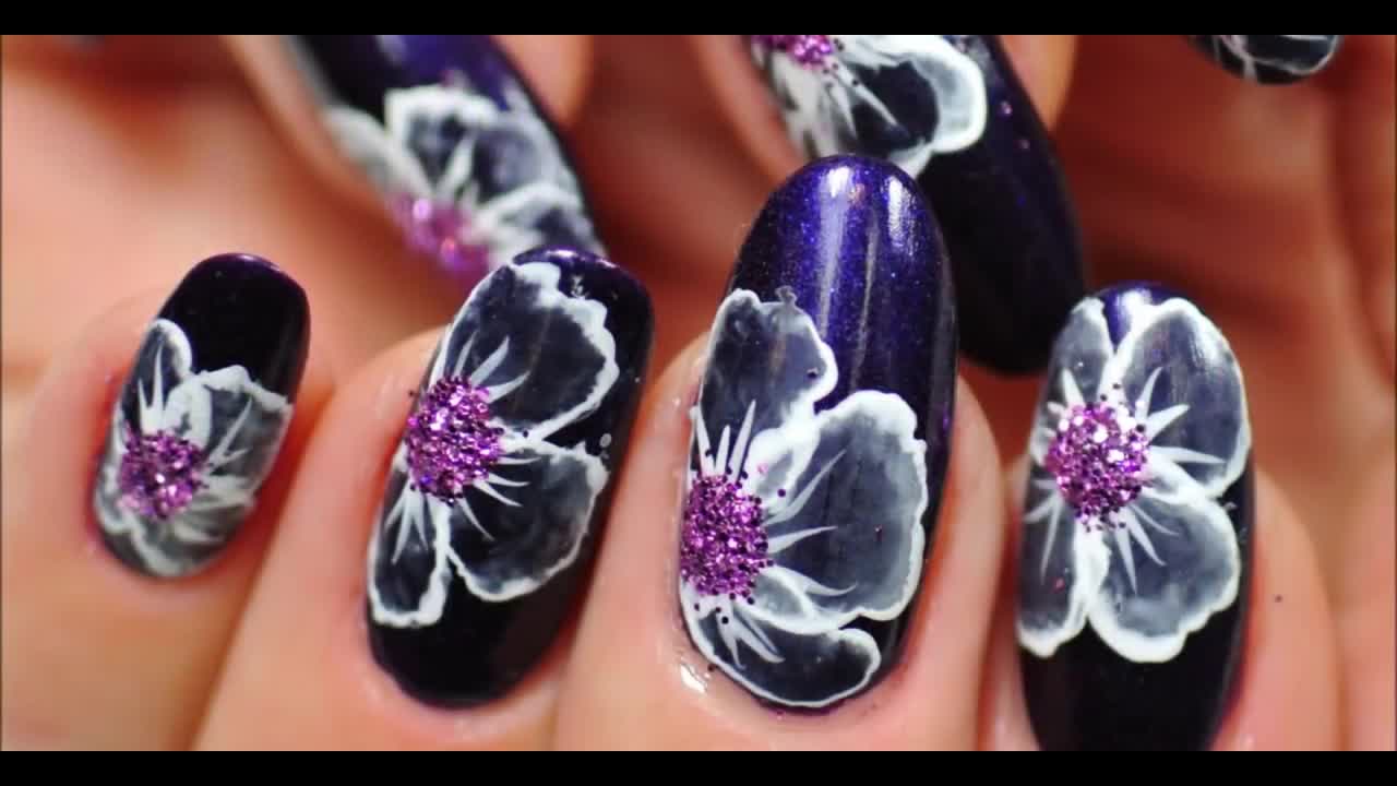 Nail Art. White Flowers!