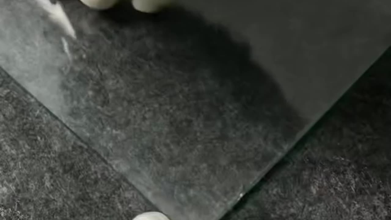 Satisfying Glass Cutting 🧐 #glasscutting #cutting #glass #stainedglass #oddlysatisfying #satisfying